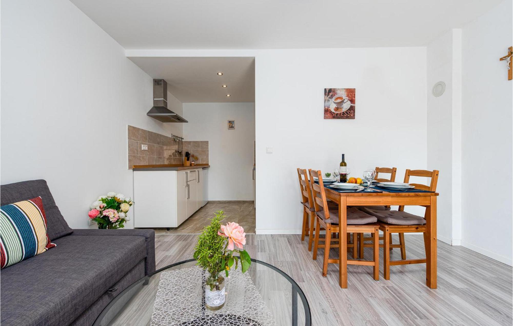 Apartment Lovely In With Wifi Zadar